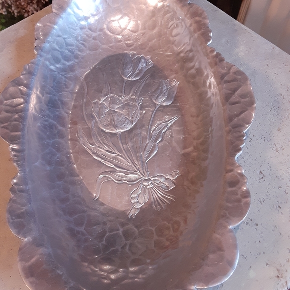 Rodney Kent Silver Co., Hand Wrought, Aluminum Tray, Tulips, Vintage - Picture 2 of 6